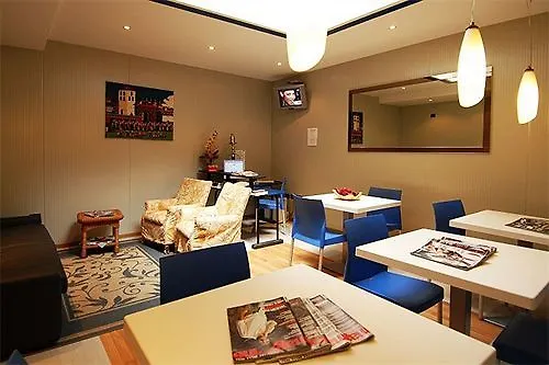 Hotel La Passeggiata 데센자노델가르다 3*,